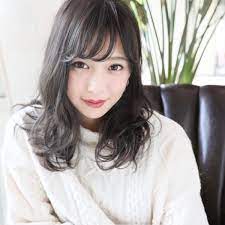 可愛い前髪 2020年版 トレンドを知ってモテスタイルに挑戦しよう folk 前髪 ロング パーマ 髪型イメチェン