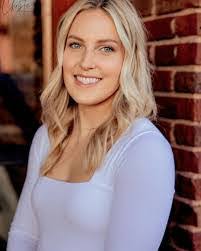 Sandra Buckland's Instagram, Twitter & Facebook