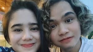 Usahakan kalian download sebagai review saja, belilah cd. Naik Private Jet 3 Momen Seru Tissa Biani Berlibur Sama Keluarga Dul