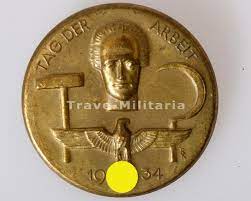 Ранний знак нсдап до 1934 года № 25. Nsdap Abzeichen Tag Der Arbeit 1934 Archiv Trave Militaria Orden Und Ehrenzeichen