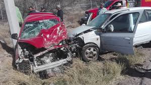 El accidente se produjo cuando un carro marca honda, modelo civic, en el que viajaban seis personas impactó con una patana cargada de caña, que se encontraba estacionada en el. Aparatoso Accidente Sobre La Carretera Torreon San Pedro Deja Dos Fallecidos