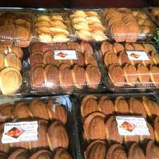 Dinamakan bolu cukke karena cara pembuatannya ada proses pencongkelan (cukke) dari cetakan. Bolu Cukke Python
