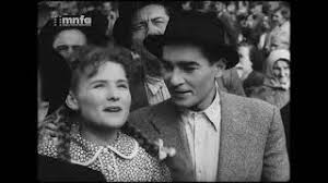 Alkalmából idén több évtizedes pályafutása során kimagasló szakmai hozzáértéssel és alázattal megformált alakításai, ikonikus filmfőszerepek és felejthetetlen színpadi. Torocsik Mari Fiatalon Es Most Szomoru Miert Keresik Annyian A Legendas Szinesznot Nlc