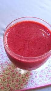 Smoothie Rose Pour Un Dimanche Matin Ensoleille La Recette Facile Alimentation Nourriture Nourriture Delicieuse