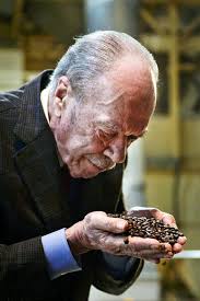 De uma família humilde, começou a trabalhar por volta dos doze anos. All In The Family Coffee King Finds Winning Blend Taipei Times