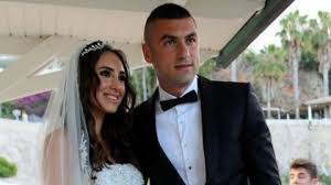 Trabzon spor 'da forma giyen burak yılmaz ile eşi i̇stem yılmaz anlaşmalı boşanma kararı vermişlerdi. 4 Aylik Hamile Esinin Siddet Le Sucladigi Burak Yilmaz Dan Aciklama