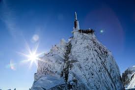 The second level of the trip is elevating from plan de l'aiguille to the second station at 3777 m. Aiguille Du Midi Avis Station Ski Domaine Meteo Sejour