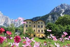 27 sqm with kitchenette and fireplace, going down two steps leads to the dining area of about 16 sqm with kitchenette, a bathroom, a closet, a. Hotel Villa Trieste San Vito Di Cadore Prezzi 2021 E Recensioni