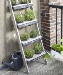 verticale kruidentuin maken bekijk het klusadvies karwei verticale kruidentuin kruidentuin tuin etagere