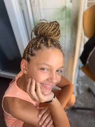 L' avantage d'aller à tout le monde quelque soit les occasions, les tresses africaines fines ou épaisses se portent merveilleusement bien. Tresse Africaines Coiffure Photos Facebook