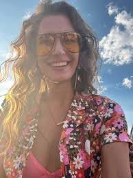 Suzanne Ponce's Instagram, Twitter & Facebook