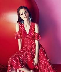 Koton Yaz Sezonu Reklamindan Fahriye Evcen Fahriyeevcen New Enmagazinn Moda The Dress 70 Ler Modasi