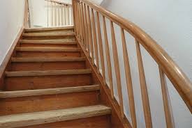 Ihre treppe ist während der renovierung begehbar und auch wände, tapeten und fußboden bleiben intakt. Treppe Renovieren Treppenstufen Einer Holztreppe Abschleifen