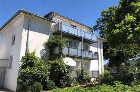 Das wohnzimmer ist in zwei bereiche unterteilt, zum einen den essbereich und zum anderen, den eigentlichen bereich zum wohnen. 30 Provisionsfreie Mietwohnungen In Erlangen Hochstadt Immosuchmaschine De