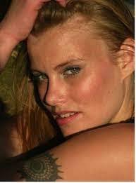 Amber Schiller's Instagram, Twitter & Facebook