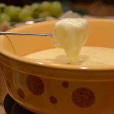 Danis Kasefondue Ohne Alkohol Fur Die Ganze Familie Rezept Kasefondue Ohne Alkohol Kasefondue Kasefondue Rezept Ohne Alkohol