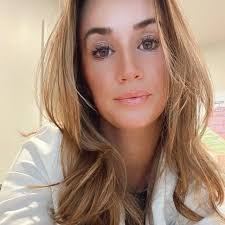 Elizabeth Mongillo's Instagram, Twitter & Facebook