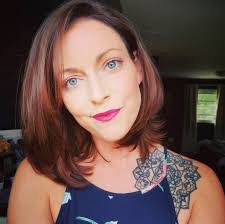 Melissa Redick's Instagram, Twitter & Facebook