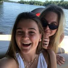 Julie Cane (@JulieBCane)