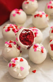 16 Christmas Cake Pops Red Velvet In 2020 Velvet Cake Red Velvet Cake Christmas Cake Pops
