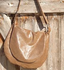 Rechercher autour de moi fermer parcourir les catégories. Besace En Daim Irise Couleur Taupe Sac Sac En Daim Sac Tendance