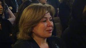 أقول هذا ليس من قبيل التقليل من العمل الهام الذي قام به جميع أعضاء مجتمعنا العالمي، ولكن لأني أريد أن أكون واضحا إزاء خطورة الحالة التي تواجه الدول الجزرية. Ø¥Ù„Ù‡Ø§Ù… Ø´Ø§Ù‡ÙŠÙ† ØªÙ†Ù‡Ø§Ø± ÙÙŠ Ø¬Ù†Ø§Ø²Ø© Ø³Ù…ÙŠØ± Ø³ÙŠÙ ØµÙˆØ± Ø£Ù‡Ù„ Ù…ØµØ±