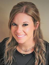 Ashley Reeves's Instagram, Twitter & Facebook