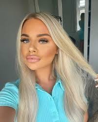 Tracey Sweeney's Instagram, Twitter & Facebook