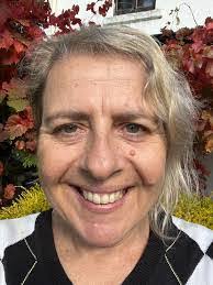 Diana Deighton's Instagram, Twitter & Facebook