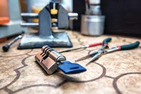 How To Fix A Door Lock Cylinder (Loose Or Damaged) - Homelyville