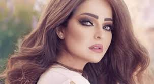 كما أنها لم تكشف وزوجها عن الاسم الذي اختاروه لمولودتهما. Ù‡Ù„ Ø¥Ø±ØªØ¯Øª Ø²ÙŠÙ† ÙƒØ±Ø²ÙˆÙ† Ø§Ù„Ø­Ø¬Ø§Ø¨ Ù†Ø´Ù…ÙŠØ§Øª