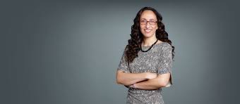 But when her mother died, she entered the palace and had the chance to see her entire future in a dream. Lucia A Melloni Buljevic