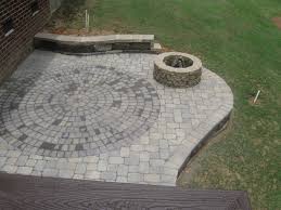 The use of three different sizes of pavers is what gives it a random sort of look, but it's not really random at all! Smart Idea Brick Paver Design Ideas