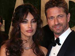 Gerard butler and his girlfriend madalina ghenea arrive at the airport on sunday (december 9) in oslo, norway. Gerard Butler A Desperate Situation What Happened To Madalina Ghenea S Ex Boyfriend Madalina Ghenea