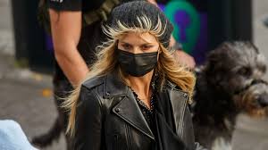 Wenn leni endlich auch auf dem papier die tochter von seal henry olusegun olumide adeola samuel ist, tragen wohl alle den gleichen familiennamen. Heidi Klum Tochter Leni Nun Alt Genug Zum Modeln Krone At