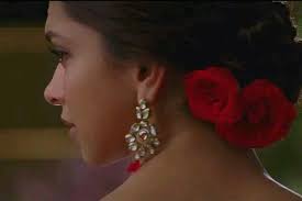 Deepika Padukone In Yeh Jawaani Hai Deewani Flowers In Hair Bun Hairstyles Deepika Hairstyles