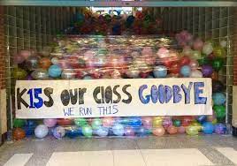 Hay Que Hacer Esto El Ultimo Dia De Curso More Boyfriendsgoal Senior Pranks Senior Year Pranks School Pranks