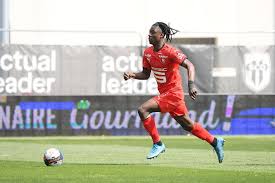 According to rmc, man utd have officially expressed their interest in the teenage sensation and will meet with the midfielder's representatives next week with a view to convincing him to. Camavinga Chelsea Arsenal Transfer Battle