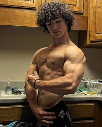 Max Tebbens (@tebbs.lifts) • Instagram photos and videos