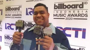 Terimalah lagu ini dari orang biasa lirik cinta luar biasa lirik video. Ini Lirik Lagu Cinta Luar Biasa Yang Lagi Trending