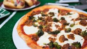 This Easy Sausage And Broccoli Pizza Is A Serious Crowdpleaser Recette Bon Appetit Appetit