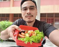 Kempen pinggan sihat malaysia suku suku separuh adalah salah satu usaha yang dijalankan oleh pihak kementerian kesihatan malaysia bagi mengajar kita untuk mengamalkan cara pemakanan yang sihat. Dari 130kg Ke 65kg Selfie Bekal Diet Suku Suku Separuh Guru Ini Dapat Perhatian Ramai