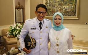 4 Gaya Gemas Hayatul Ma Rifah Beauty Blogger Mirip Ivan Gunawan
