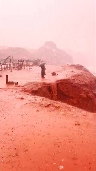 Video: Rain turns Iranian island's coastline blood-red | CNN