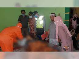 Check spelling or type a new query. Seorang Warga Baureno Bojonegoro Meninggal Akibat Tersengat Listrik Jebakan Tikus Di Sawah Beritabojonegoro Com
