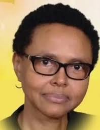 Carolyn Linn's Instagram, Twitter & Facebook