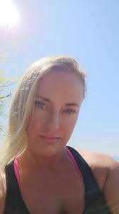 Samantha Scholten's Instagram, Twitter & Facebook