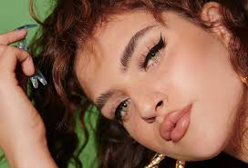 Mae Muller releases new single and video