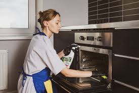 How to clean an oven?