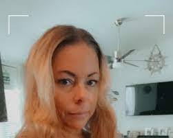 Roxanne Leighton's Instagram, Twitter & Facebook